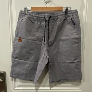 💛NWOT men’s stretch waist grey shorts